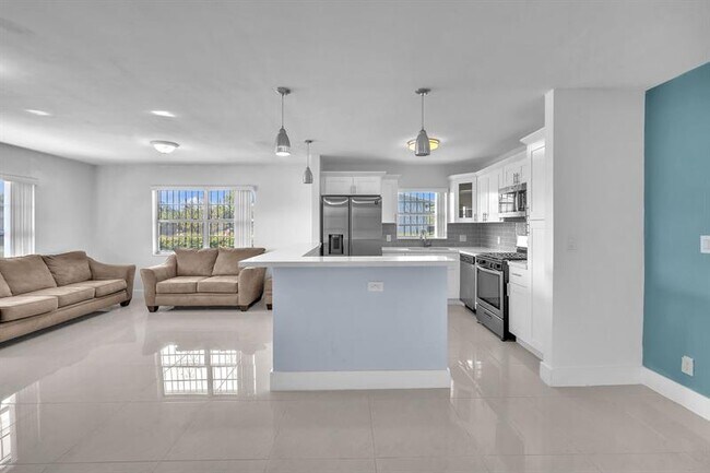 Building Photo - 17115 NW 12th Ct