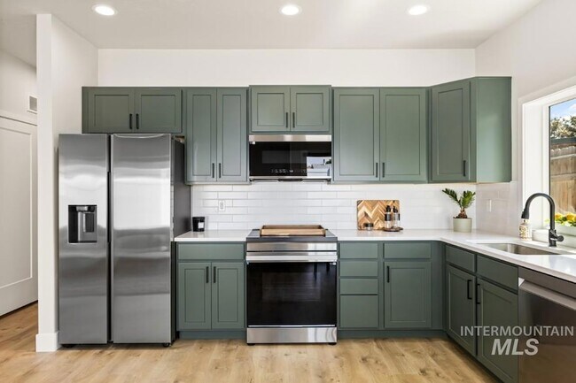 Building Photo - 10494 W Shields Ave