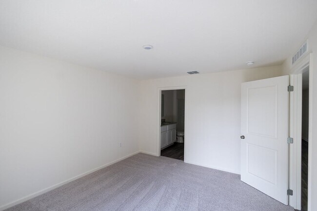 Building Photo - 664 Hillview Lp