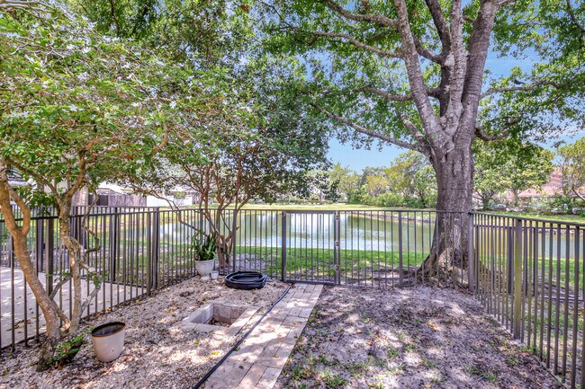 Building Photo - 6306 Crescent Lake Way