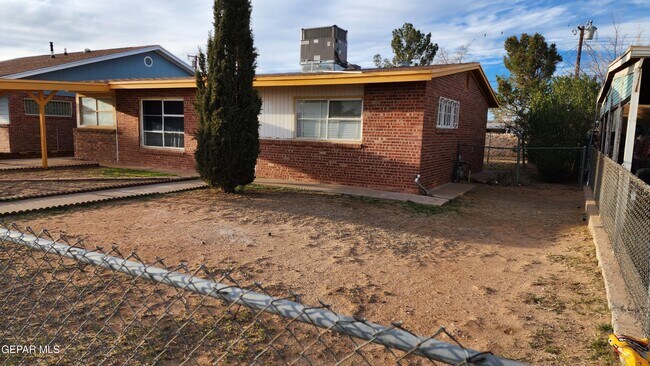 Building Photo - 5029 Tetons Dr
