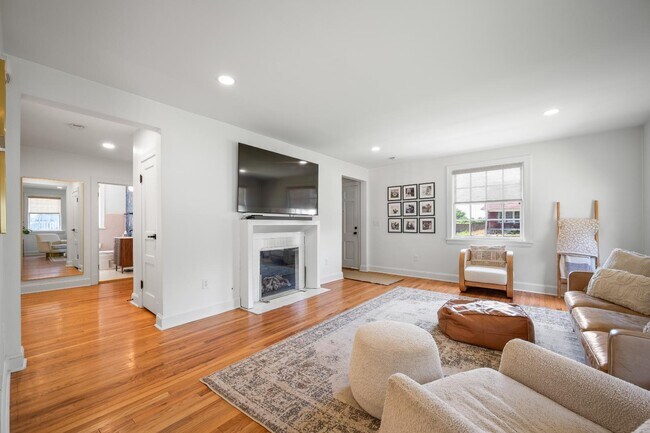 Building Photo - 3183 Parthenon Ave
