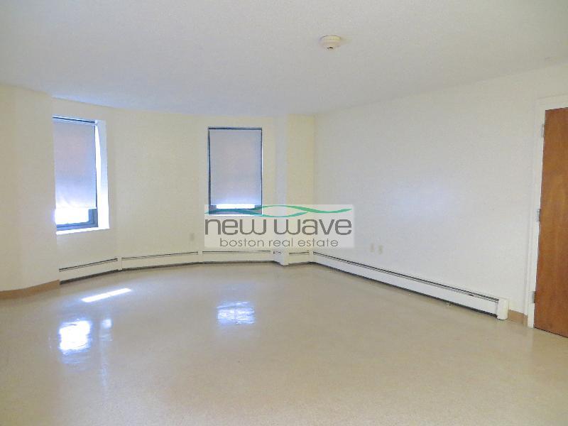 Building Photo - 586 Massachusetts Ave