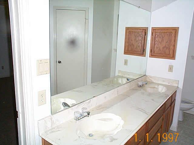 Building Photo - 10806 Willowmist Dr