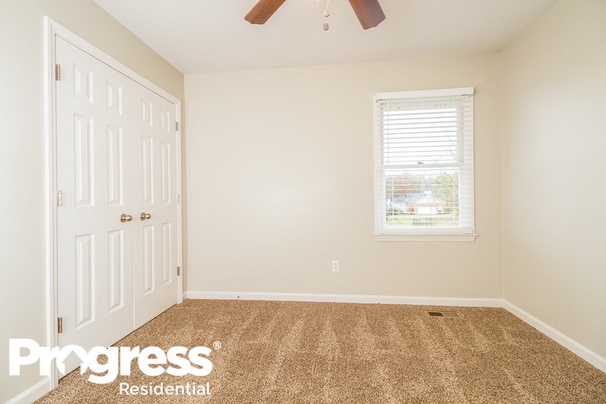 Building Photo - 2140 Liberty Dr