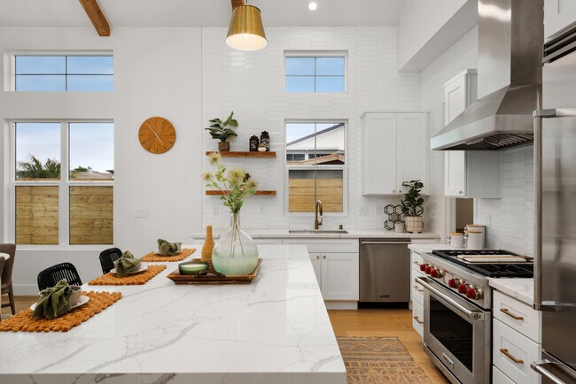 Building Photo - 623 Colima St