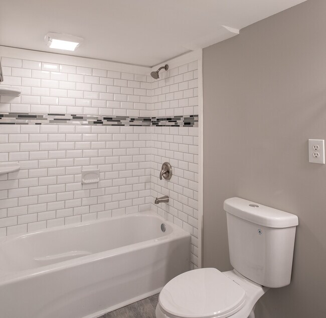 Building Photo - 420 Stoneybrook Dr