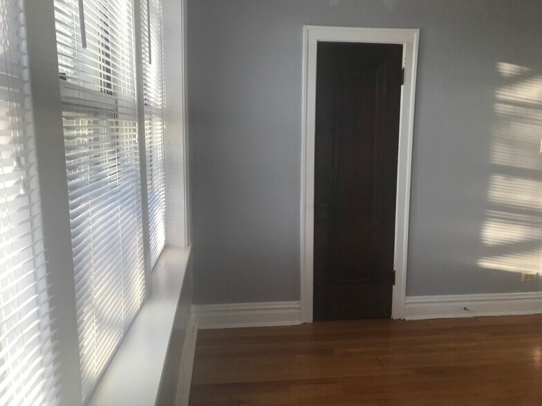 Building Photo - 5201 N Latrobe Ave