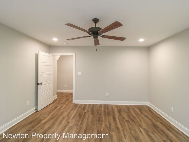 Building Photo - 3 br, 2.5 bath House - 18179 Mae Circle