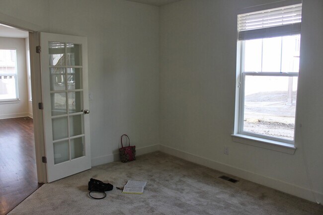 Building Photo - 10334 Kenneth Dr