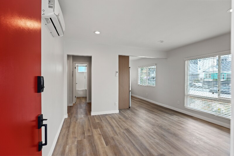 Building Photo - 1358 W 36th St