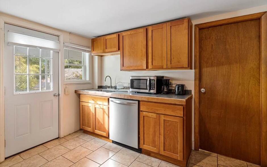 Building Photo - 136 Fayette St