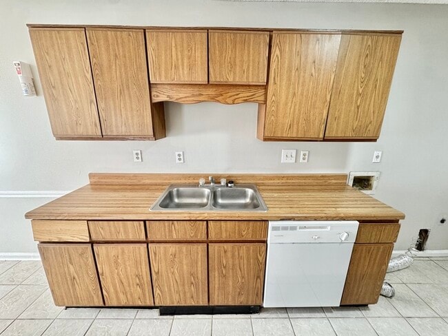 Building Photo - 6506 Wimble Rd