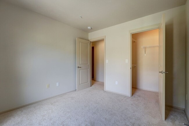 Building Photo - Gorgeous 3BR 2.5BA Issaquah Town Home Avai...