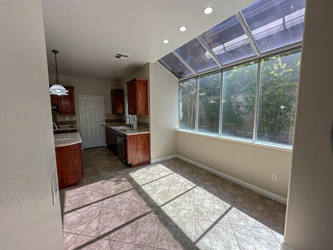 Building Photo - COMING SOON! Single Story 3 Bedroom Home for Rent in Newhall!