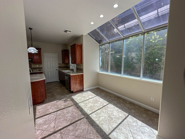 Building Photo - Single Story 3 Bedroom Home for Rent in Newhall!