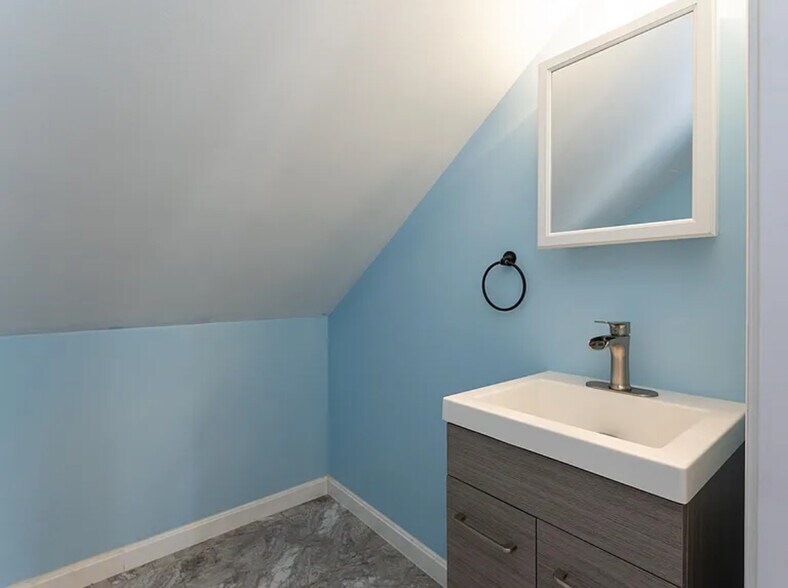 Bathroom 2 - Half bath - 39 South Ave