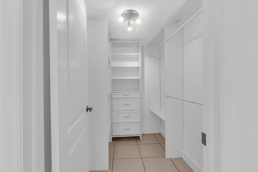 Building Photo - 2100 Brickell Ave