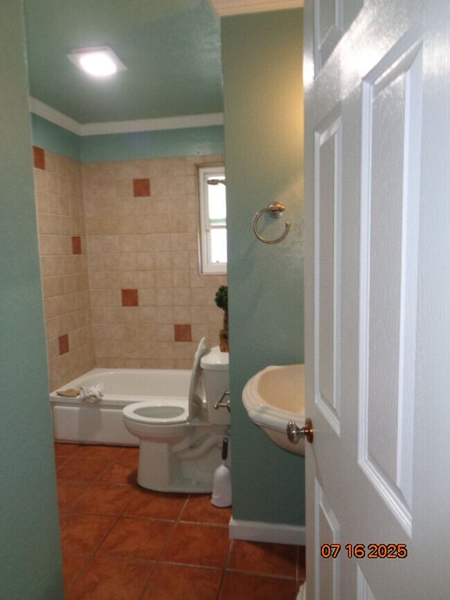 Building Photo - 297 Juniper St