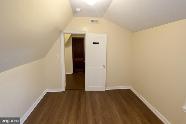 Building Photo - 10001 Dallas Ave