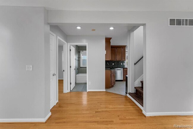 Building Photo - 3237 Pardee Ave