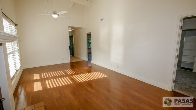 Building Photo - Point Loma Condo - Single-Story End Unit with Sunroom & 2 Covered Parking Spots