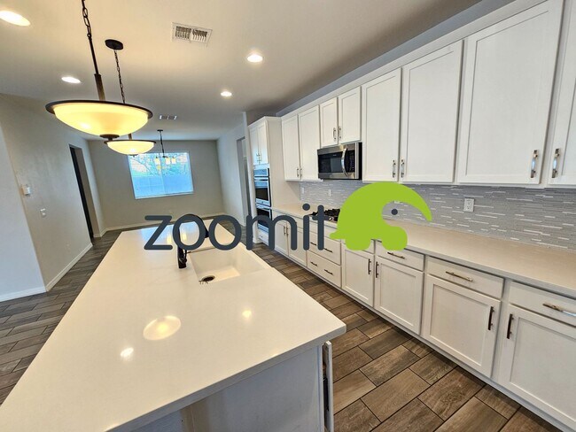 Building Photo - Wonderful 5 bedroom home **Coming Soon May 2026***