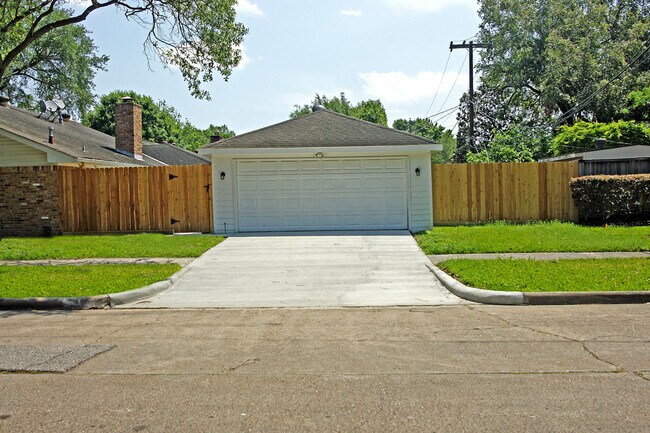 Building Photo - 6031 Cerritos Dr