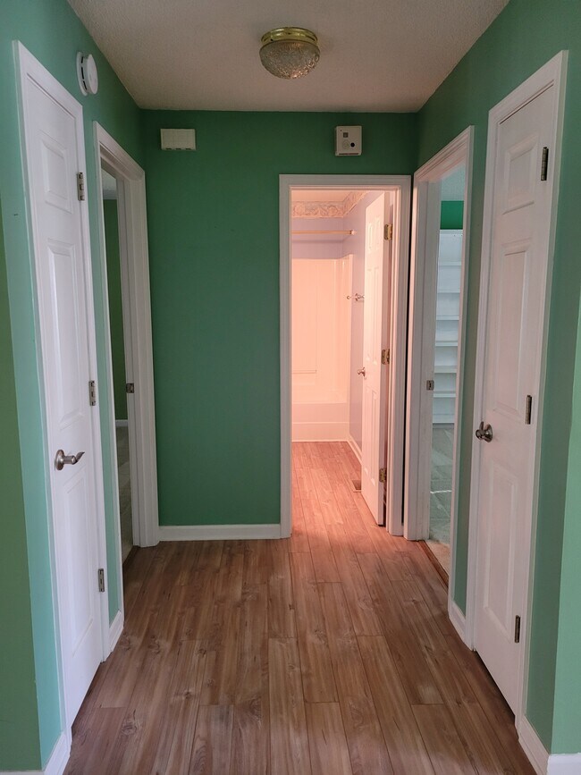 Building Photo - 71 Crest Cir