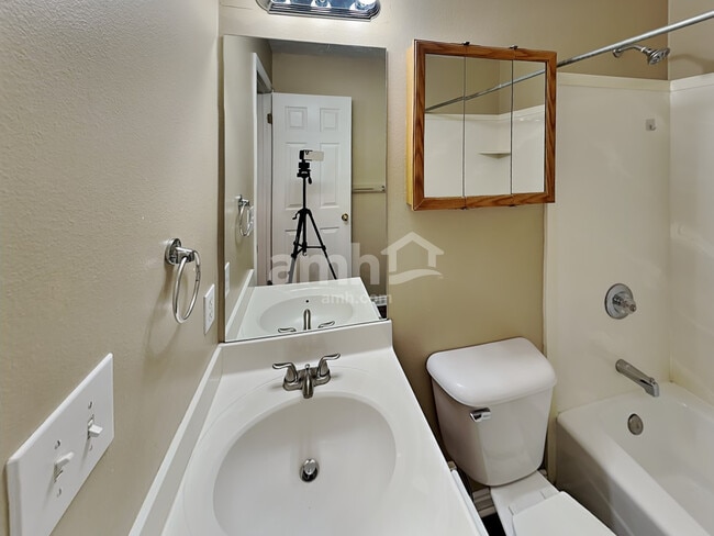 Building Photo - 628 N 540 W