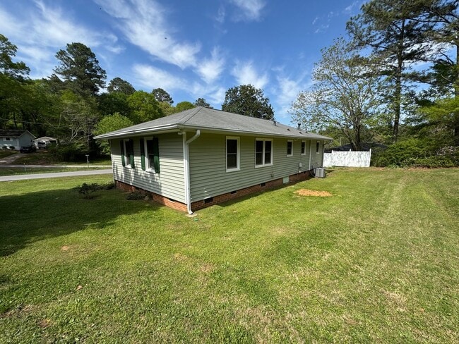 Building Photo - Cozy 3/1 House in East Rome- $1,495