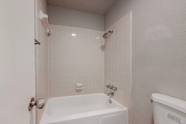 Building Photo - Available June 1st! 3 Bedroom 2 Bath East ...