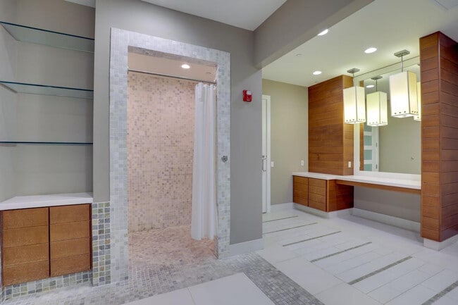 Building Photo - 241 Riverside Dr