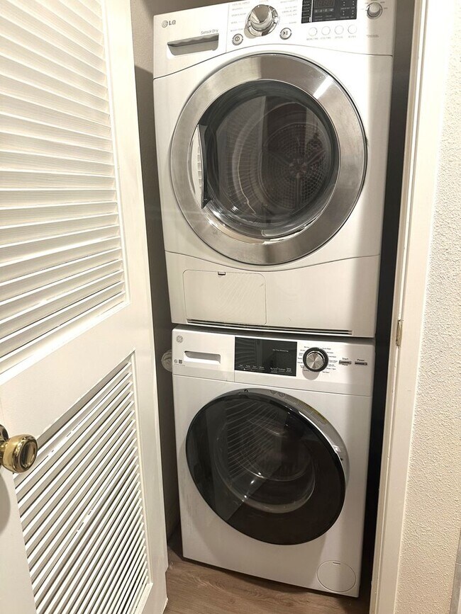 Building Photo - 2525 Solano Rd