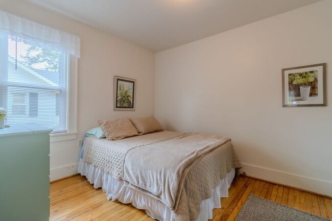 Building Photo - Fully-Furnished Retreat in the Heart of Su...