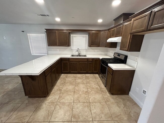 Building Photo - Newly Remodeled