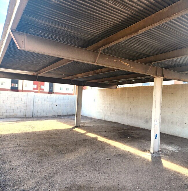 Building Photo - GCU Students Welcome! Updated 2-Bedroom Unit For Lease