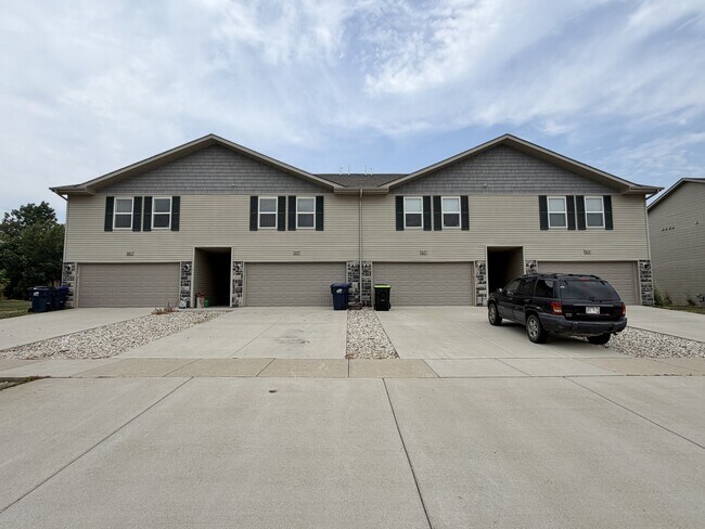 Building Photo - 639 McKay Way