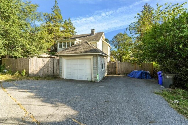 Building Photo - 36 Mt Hope Ave