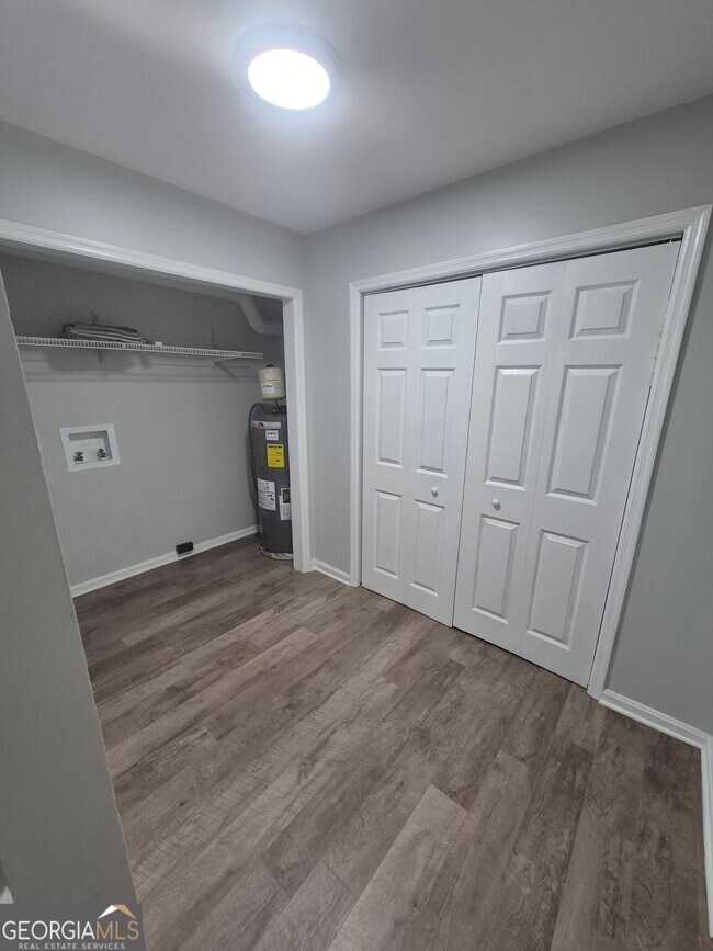 Building Photo - 185 Springdale Ct