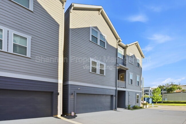 Building Photo - 2204 Lou Ellen Ln