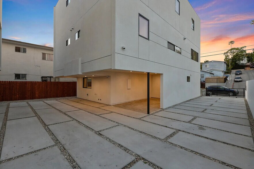 Building Photo - 3820 Montclair St