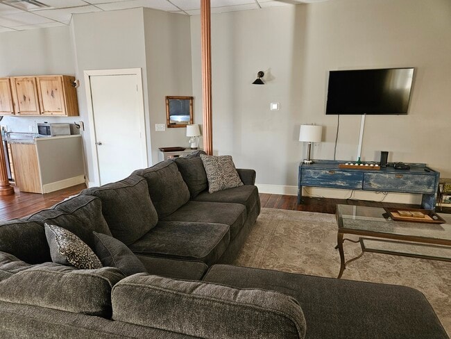 Building Photo - 301 Broadway