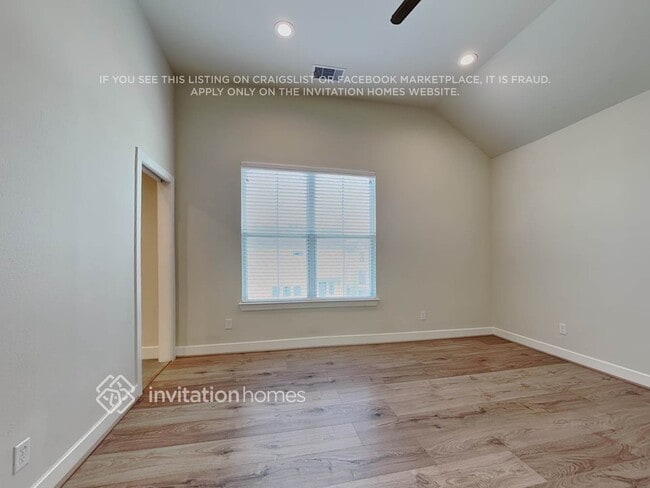 Building Photo - 711 Carriage Knls Dr