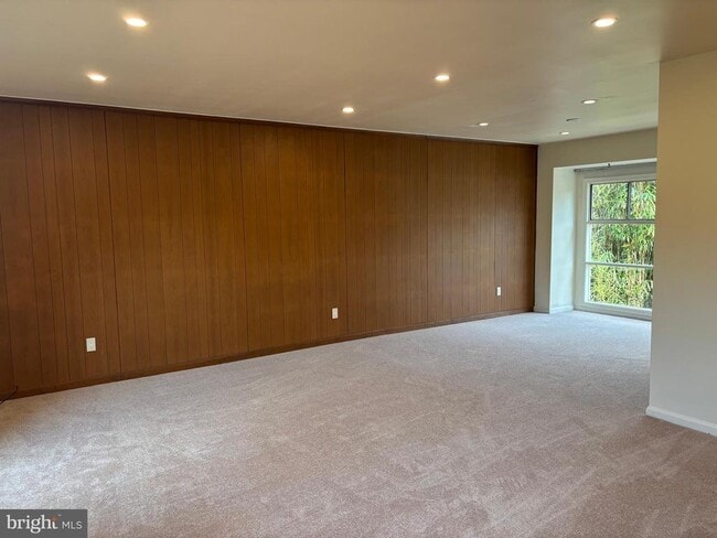 Building Photo - 1249 Derbyshire Rd