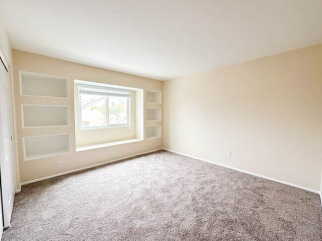 Building Photo - **STUNNING** 8 BEDROOM SOLAR HOME IN GATED COMMUNITY IN MURRIETA!