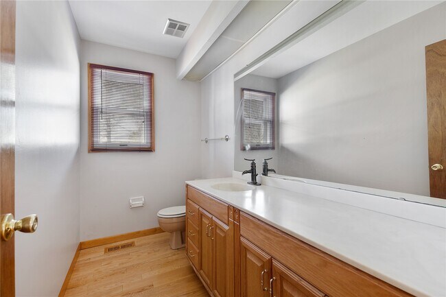 Building Photo - 15575 Clover Ridge Dr