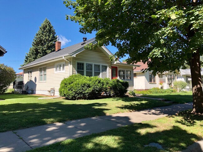 View from the street - 4048 Snelling Ave