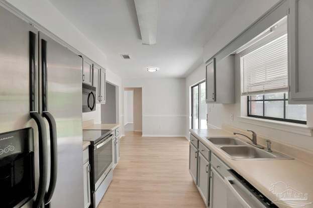 Building Photo - 10601 Silver Creek Dr