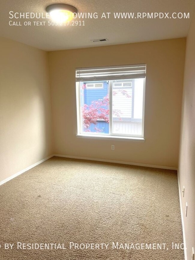 Building Photo - 1008 SE Bacarra St